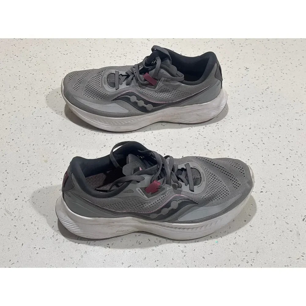 Saucony women’s sz